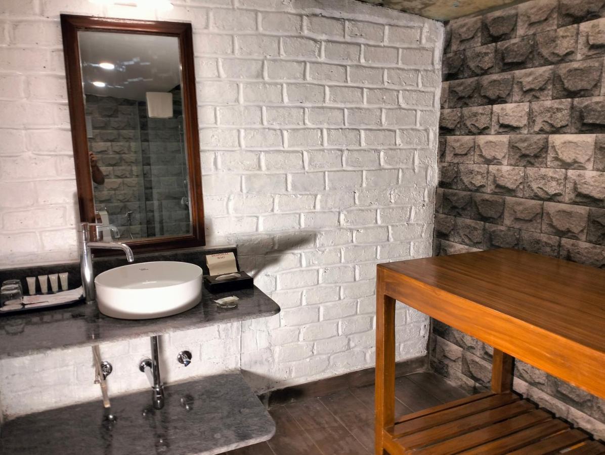 Fort Jadhavgadh -A Gadh Heritage Hotel Sasvad Exteriér fotografie