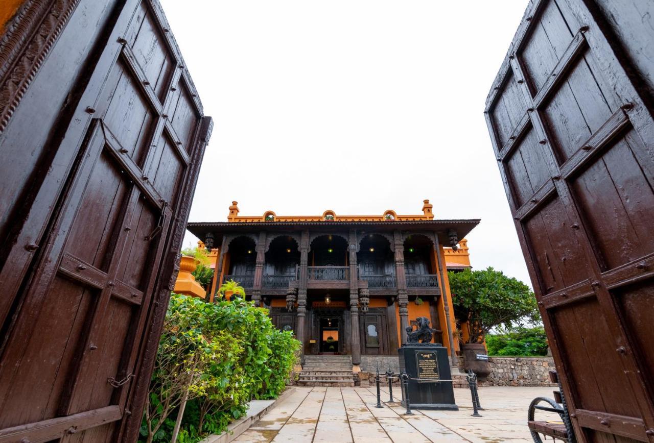 Fort Jadhavgadh -A Gadh Heritage Hotel Sasvad Exteriér fotografie